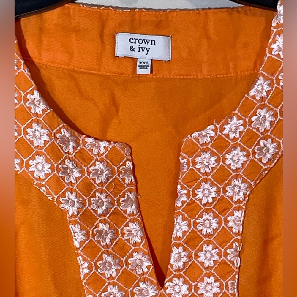 Crown & Ivy Women’s XXL sleeveless Blouse top Orange W/white embroidered flowers - Picture 3 of 9